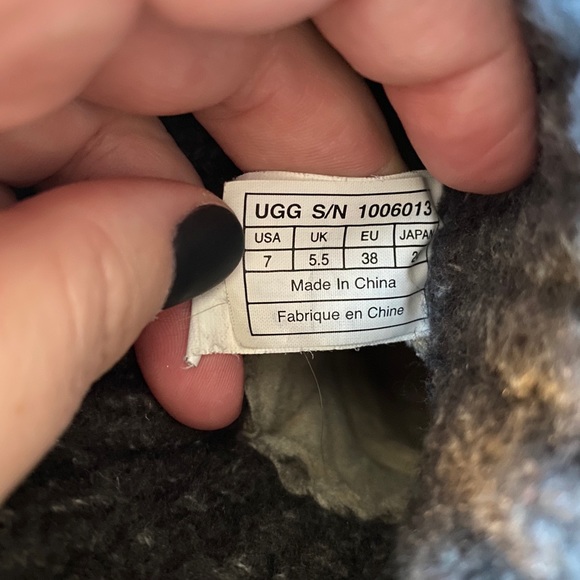 EUC Cambridge UGG boots. Size 7 - Picture 6 of 6